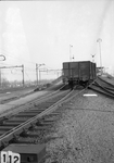 837248 Afbeelding van het heuvelen van goederenwagens op het rangeerterrein Watergraafsmeer te Amsterdam.